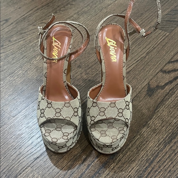 Elegant Beige Platform Sandals size 8 - Picture 2 of 5